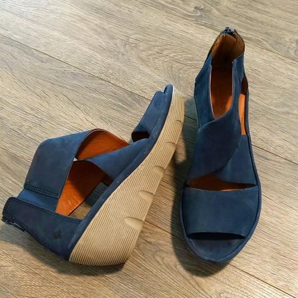 Clarks Shoes - Clarks navy suede wedges